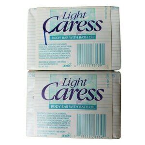Lever Light Caress Body Bar Soap Bath Oil Set of 4 Bars 4.75 oz Vintage 1991 NOS